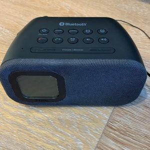 iHome iBT210 Bluetooth clock radio